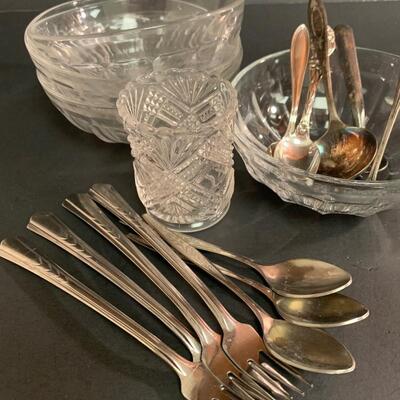 Lot 475: Elegant Crystal & Glassware Service Ware