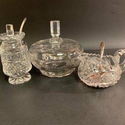 Lot 475: Elegant Crystal & Glassware Service Ware