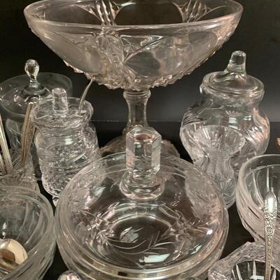 Lot 475: Elegant Crystal & Glassware Service Ware