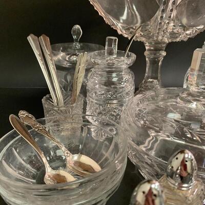 Lot 475: Elegant Crystal & Glassware Service Ware