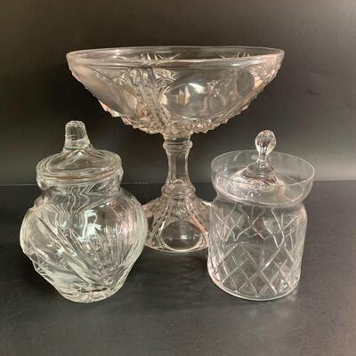 Lot 475: Elegant Crystal & Glassware Service Ware