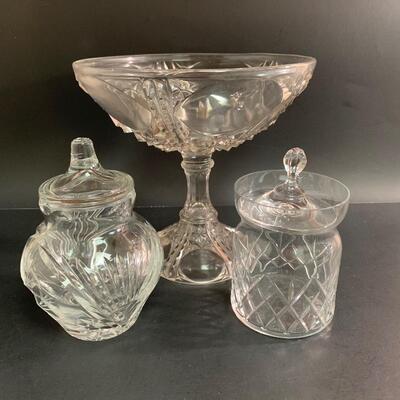 Lot 475: Elegant Crystal & Glassware Service Ware