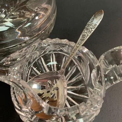 Lot 475: Elegant Crystal & Glassware Service Ware