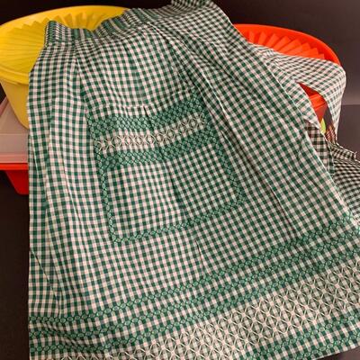 Lot 474: Vintage Tupperware & Aprons