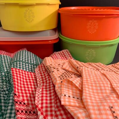 Lot 474: Vintage Tupperware & Aprons