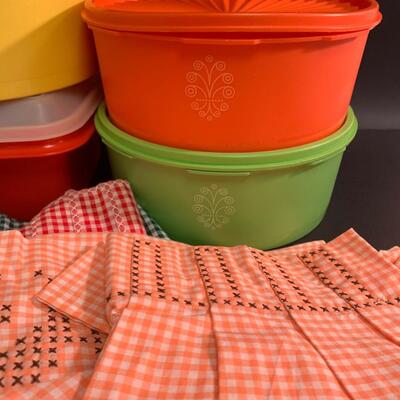 Lot 474: Vintage Tupperware & Aprons
