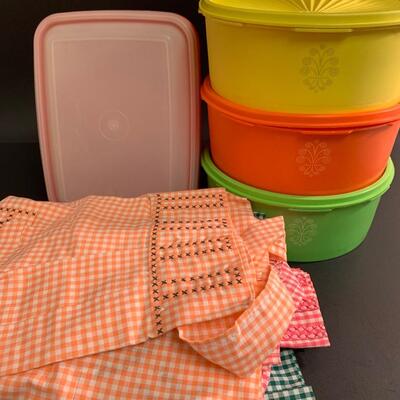 Lot 474: Vintage Tupperware & Aprons