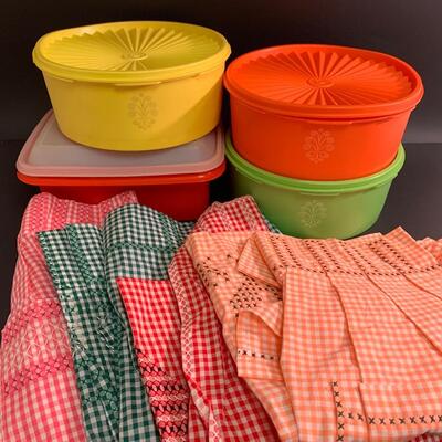 Lot 474: Vintage Tupperware & Aprons
