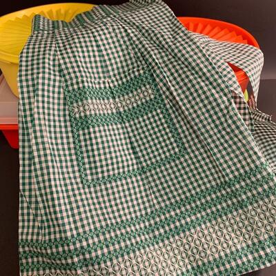 Lot 474: Vintage Tupperware & Aprons