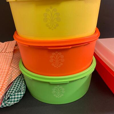 Lot 474: Vintage Tupperware & Aprons