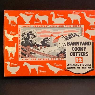 Lot 473: Vintage Cookie Cutters (Most New In Box)