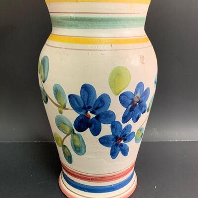 Lot 472: Vintage Pottery
