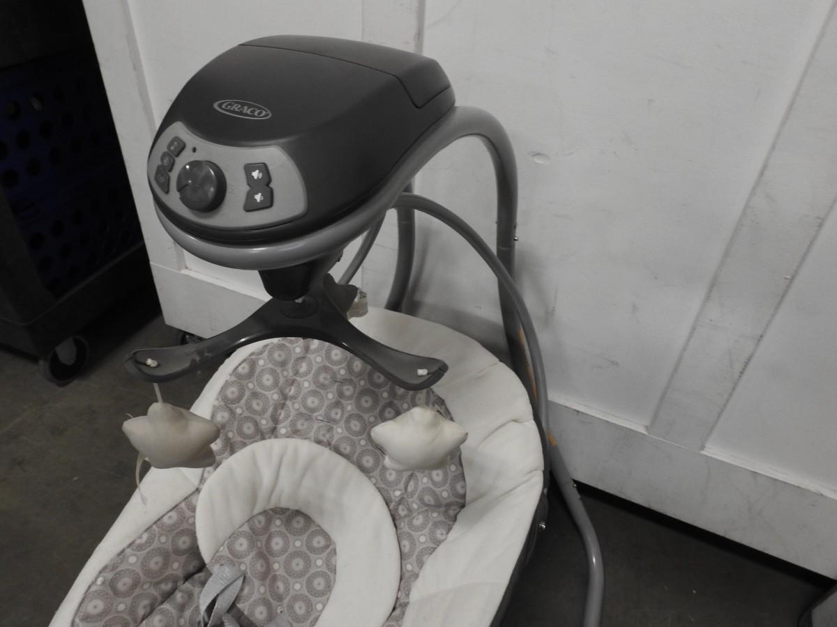 Graco Stratus Rocker Graco Automatic Rocker, Works, Grew and White, Batteries Required ...