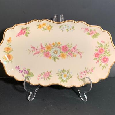 Lot 25: MCM Lenox Tulip Leaf Candlestick Holders, 24k Gold Trimmed Vase & Floral Candy Dish