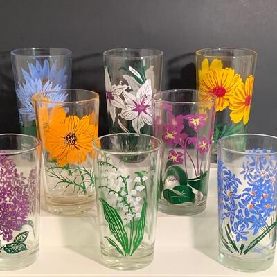 Lot 493: Vintage Floral Glasses