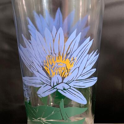 Lot 493: Vintage Floral Glasses