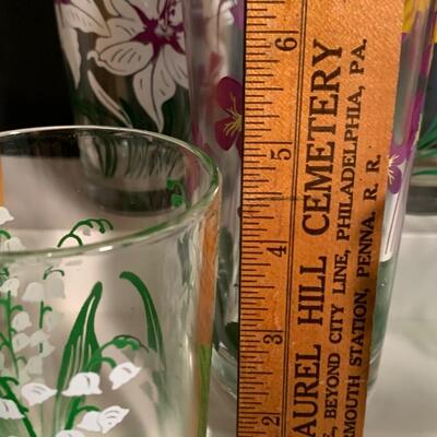 Lot 493: Vintage Floral Glasses
