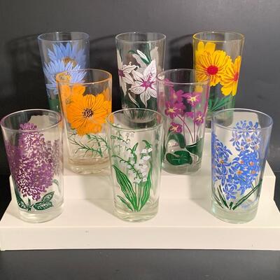 Lot 493: Vintage Floral Glasses