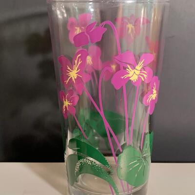 Lot 493: Vintage Floral Glasses