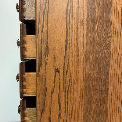 Lot 494: Petite Vintage Oak Chest of Drawers