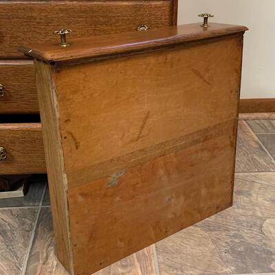 Lot 494: Petite Vintage Oak Chest of Drawers