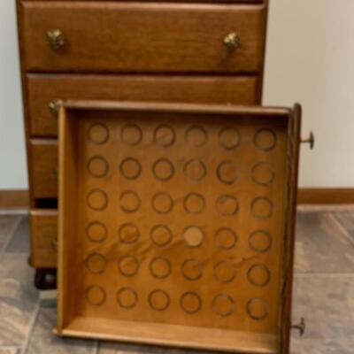 Lot 494: Petite Vintage Oak Chest of Drawers