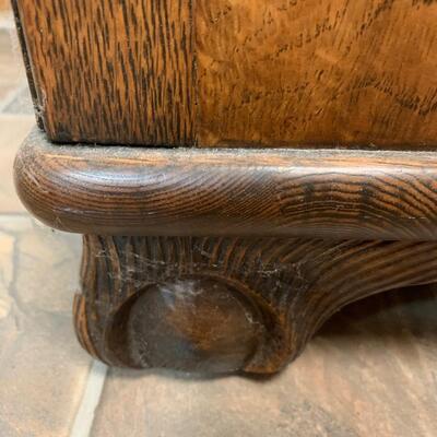 Lot 494: Petite Vintage Oak Chest of Drawers