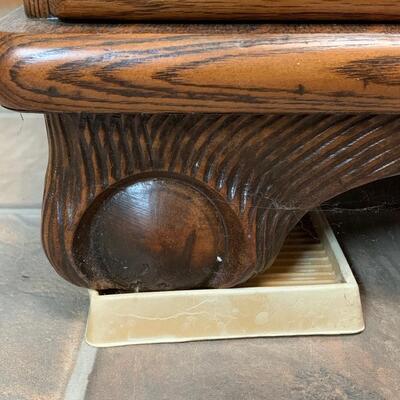 Lot 494: Petite Vintage Oak Chest of Drawers