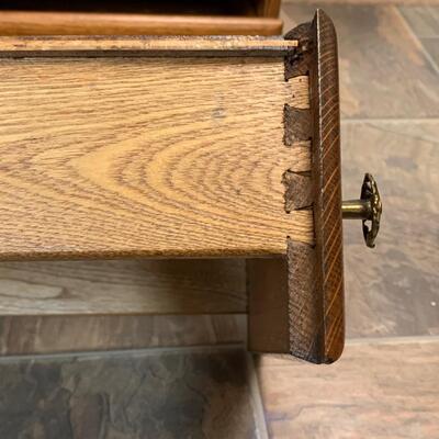 Lot 494: Petite Vintage Oak Chest of Drawers