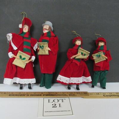 Dolls Caroling Christmas Decor
