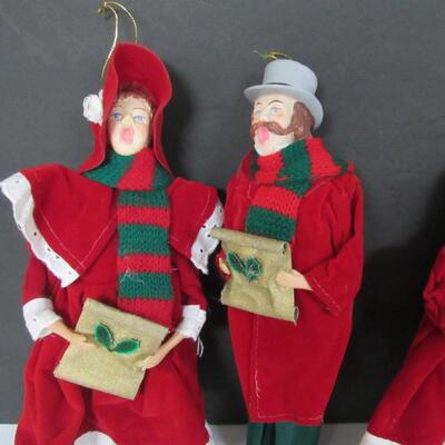 Dolls Caroling Christmas Decor
