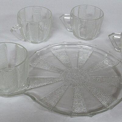 4 Sets Vintage Jeanette Dew Drop Snack Trays and Cups