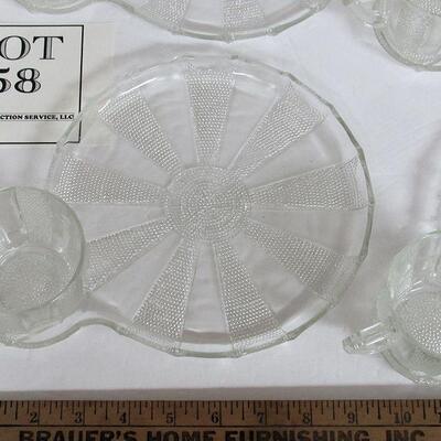 4 Sets Vintage Jeanette Dew Drop Snack Trays and Cups