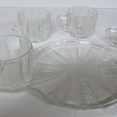 4 Sets Vintage Jeanette Dew Drop Snack Trays and Cups