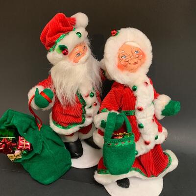 Lot 367: Annalee Dolls: Mr/Mrs. Claus, Elves and More