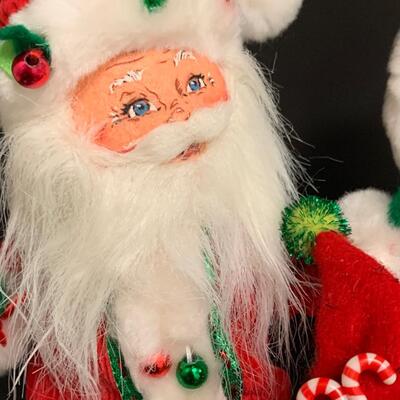 Lot 367: Annalee Dolls: Mr/Mrs. Claus, Elves and More