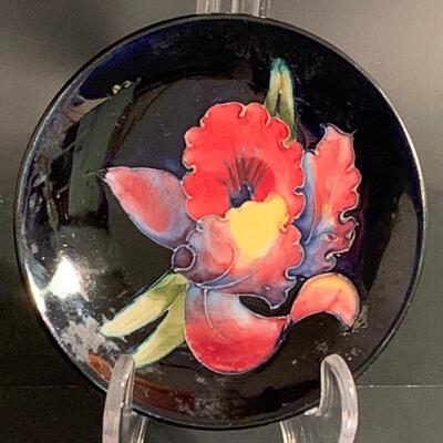 Lot 376 Vintage Wall Pocket, Vase and  Moorcroft Pottery Plates