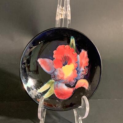 Lot 376 Vintage Wall Pocket, Vase and  Moorcroft Pottery Plates