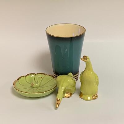Lot 377 Vintage Carlton Ware  Vase & Vintage Gold Trimmed Birds & trinket Dish