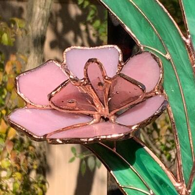 Lot 451: New Gallery Hummingbird Wind Chimes with Stained Glass