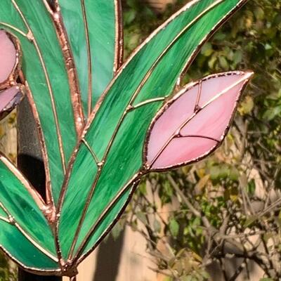 Lot 451: New Gallery Hummingbird Wind Chimes with Stained Glass