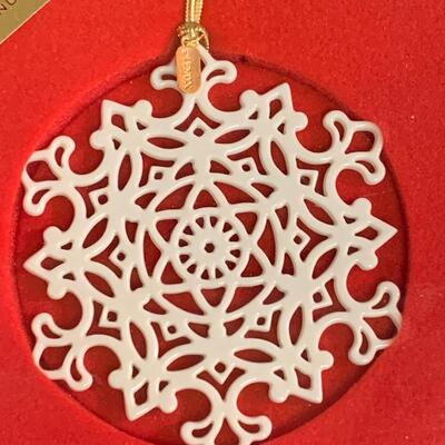 Lot 460: New HTF Lenox Snow Fantasies Lace Snowflake Ornaments, 1999/2000 and More