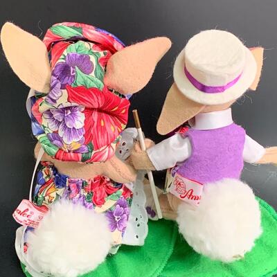 Lot 371 : Vintage Annalee Holiday Collection
