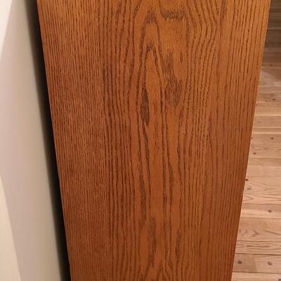 Lot 181: Vintage oak Bookcase/Curio Cabinet w/Key