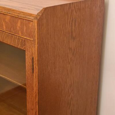 Lot 181: Vintage oak Bookcase/Curio Cabinet w/Key