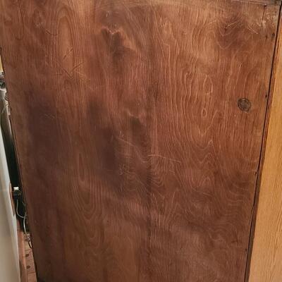 Lot 181: Vintage oak Bookcase/Curio Cabinet w/Key