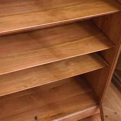 Lot 181: Vintage oak Bookcase/Curio Cabinet w/Key