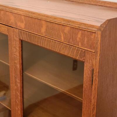 Lot 181: Vintage oak Bookcase/Curio Cabinet w/Key