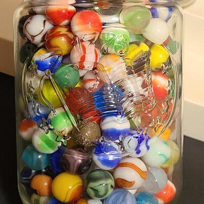 Lot 489: Vintage/Antique Marbles