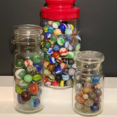 Lot 489: Vintage/Antique Marbles